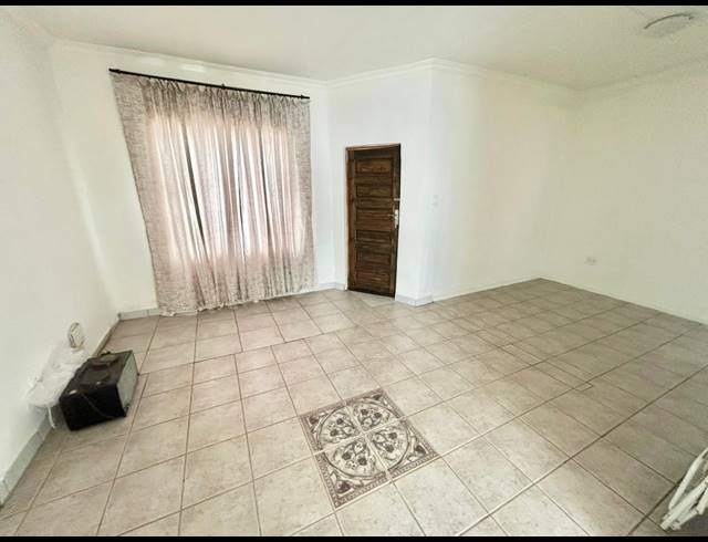5 BEDROOM HOUSE FOR SALE IN FLORA PARK